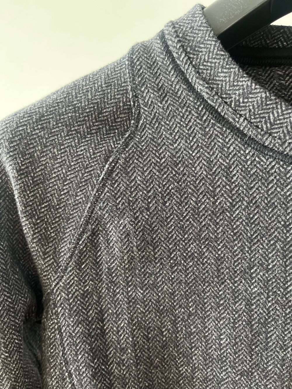 Lululemon Runderful Long Sleeve Herringbone Heathered Black/Grey Top US 6 - Picture 4 of 15